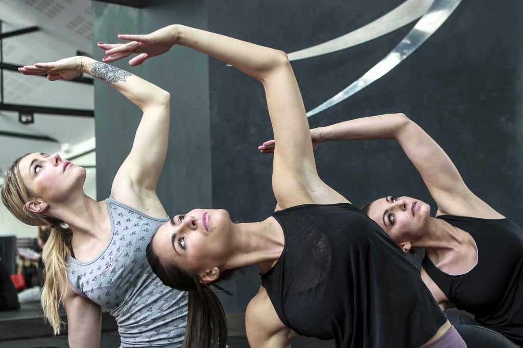 stretching femme