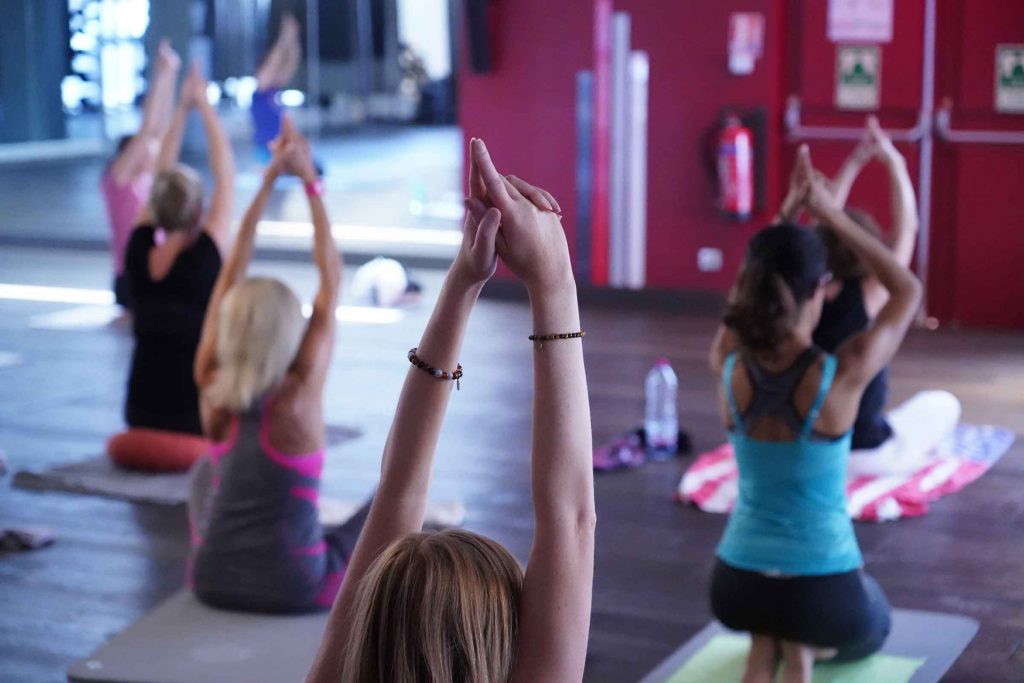 yoga anti stress femme posture cours