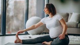 Femme enceinte faisant du sport