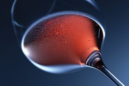 zoom sur verre de vin rouge