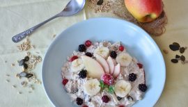 bowl cake healthy avec fruits rouges