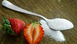 sucre en poudre et fraise