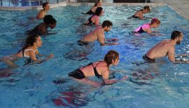 cours d'aquabiking en club de fitness