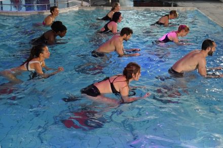 cours d'aquabiking en club de fitness