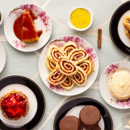 assortisment de sucreries et gâteaux