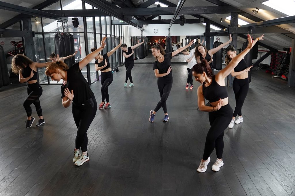 cours de danse fitness en club de sport