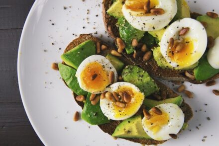 gouter sportif à base d'oeufs et d'avocat