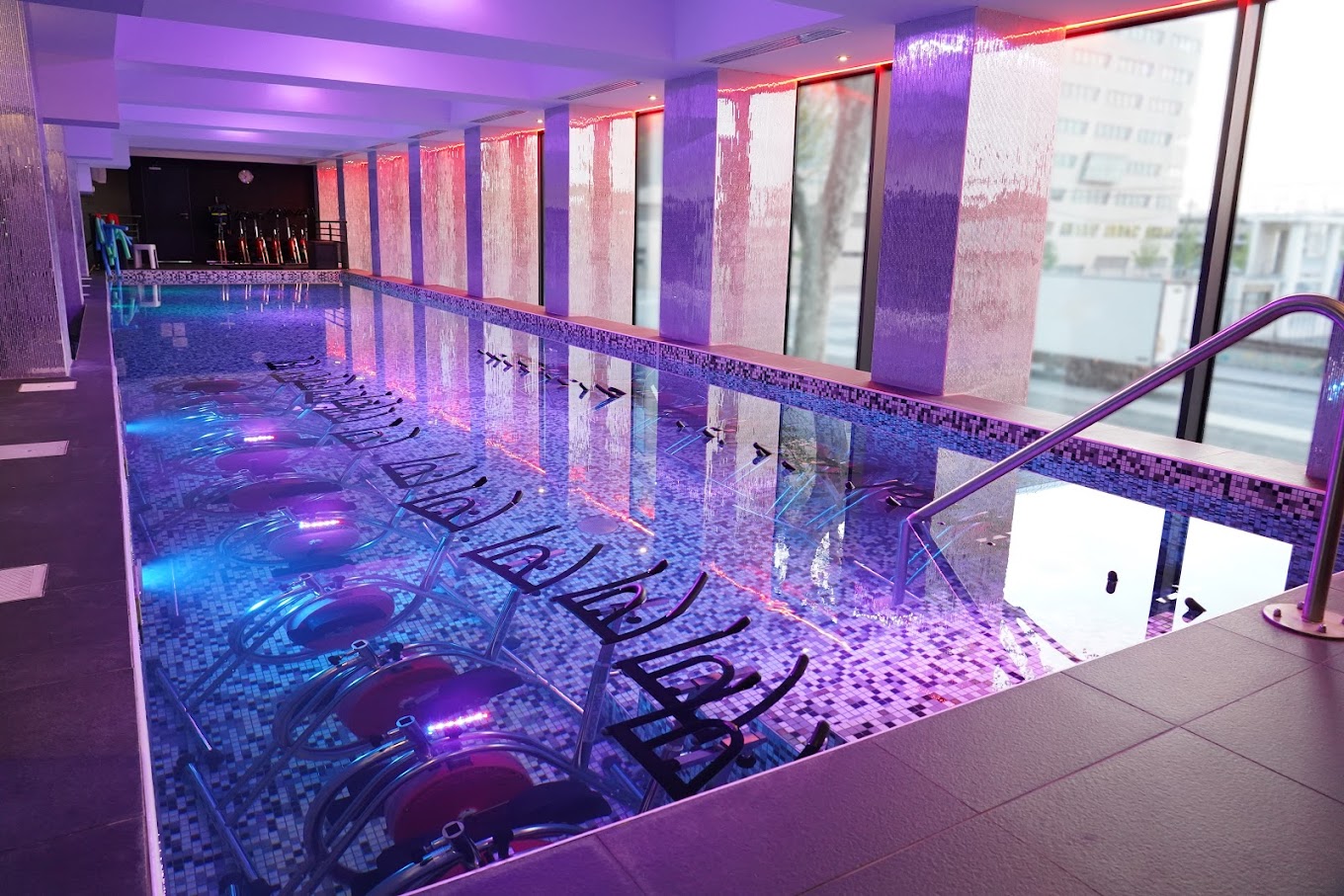 piscine d'aquabike de la salle de sport WellNess Lyon Confluence