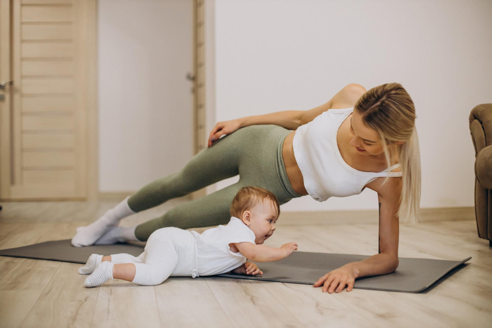 femme faisant du sport avec son bébé