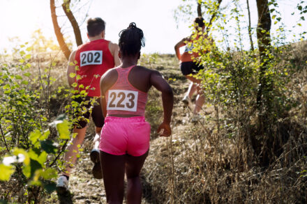 coureurs dans les bois en dossard