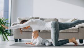 femme faisant du sport avec son bébé