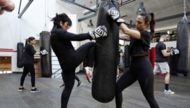 cours collectif de boxing (boxe fitness) et matériel de boxe