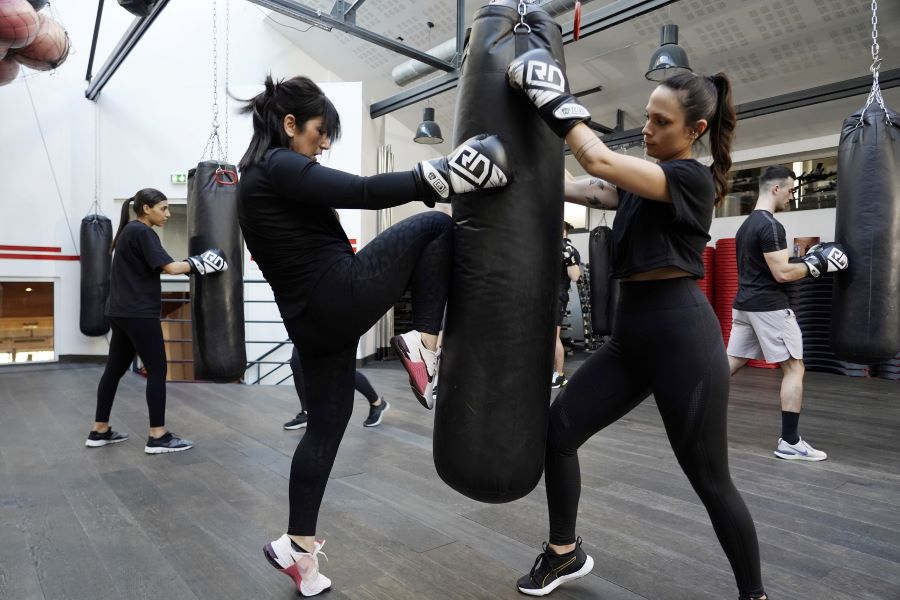 cours collectif de boxing (boxe fitness) et matériel de boxe