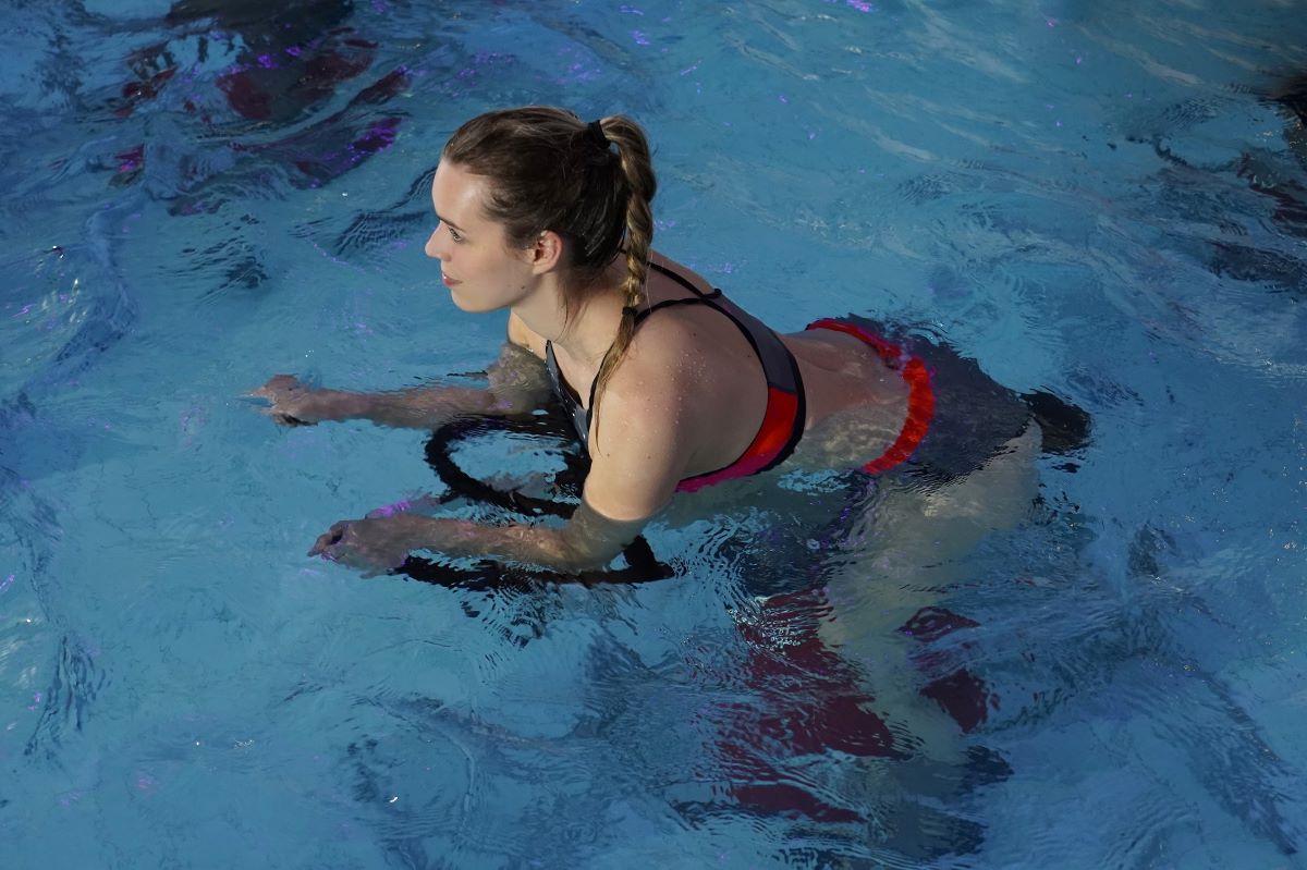 cours d'aquabike en salle de sport à Aix en Provence