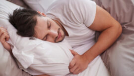 homme en train de dormir