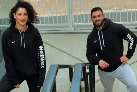 couple de sportifs en tenue sportswear fitness