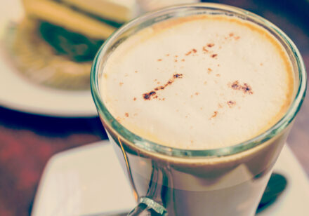 tasse de chai latte, boisson chaude healthy